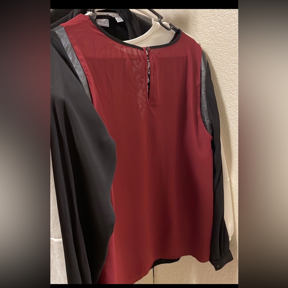 Blouse - Picture 2 of 3
